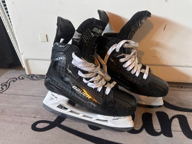 Bauer Supreme Mach Hockey Skates Size 5 (Used)