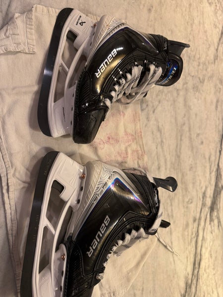 2025 Bauer Vapor Flylite Hockey Skates Regular Width Size 5.5 (Used)