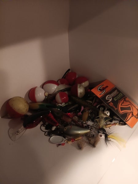 200pcs New Used And Old Fishing Lures baits tackle and flies