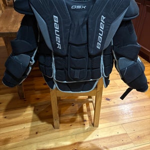 Small 2022 Bauer GSX Goalie Chest Protector (Used)