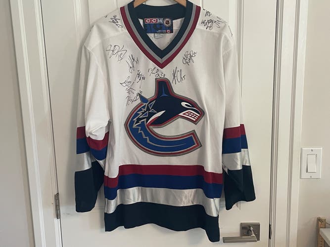 Authentic CCM Vancouver Canucks West Coast 1999 Team Autograhed Jersey Medium