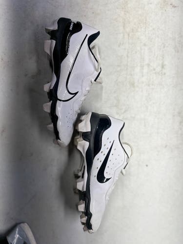 Men's Size M 7.0 (W 8.0) Adult Nike Low Top Molded Cleats (Used)