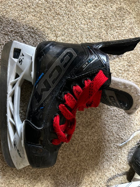 CCM JetSpeed FT675 Hockey Skates Regular Width Size 1 (Used)