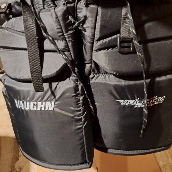 Medium Senior 2016 Vaughn Hockey Goalie Pants (Used)