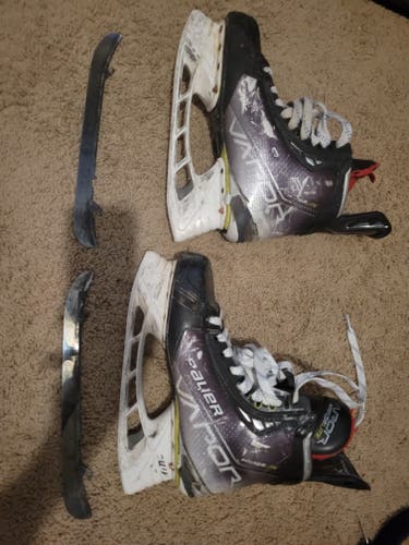2022 Bauer Vapor Hyperlite Hockey Skates 8 (Used)