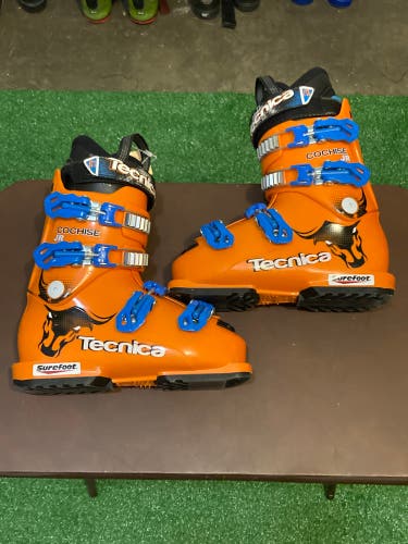 Mondo 22 & 22.5 Tecnica Cochise Jr Ski Boots (Used)