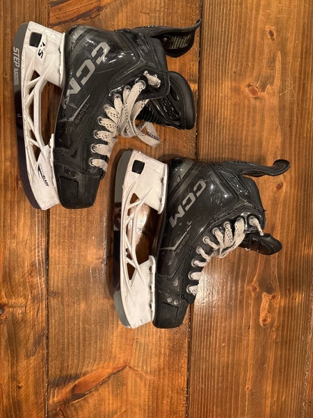 2024 CCM Tacks XF Pro Hockey Skates Regular Width Size 3.5 Junior (Used)