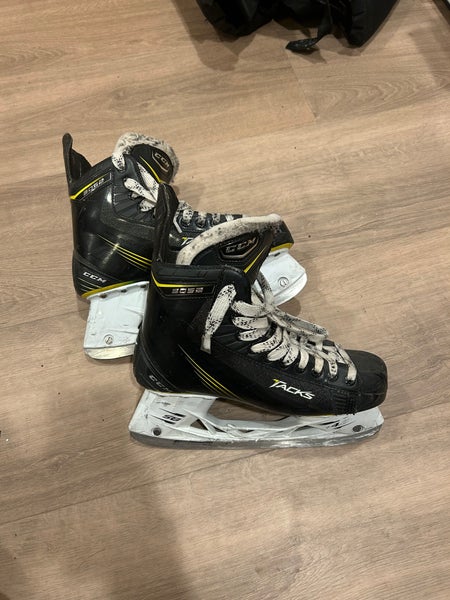 CCM Tacks Hockey Skates Regular Width 8 (Used)