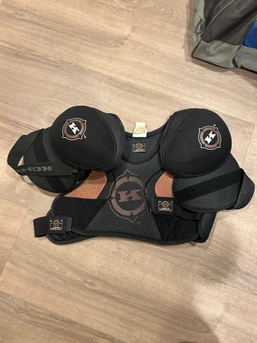 Small / Medium Senior Koho 232 Shoulder Pads (Used)