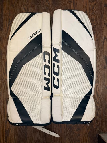 26" CCM YTFLEX 3 Goalie Leg Pads (Used)