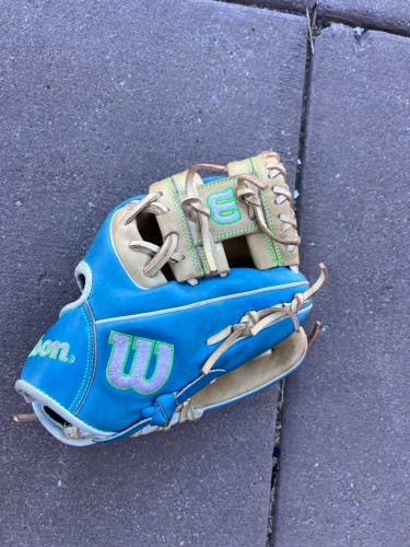 2025 Wilson A2000 RH Baseball Glove 11" (Used)
