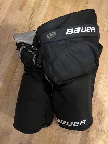 Men's Senior XXL Bauer Supreme Matrix Hockey Pants (Used)