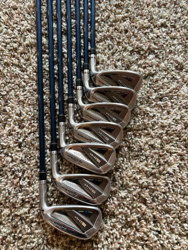 TaylorMade SIM2 MAX Right Handed Iron Set Regular Flex (7 Clubs) #5 - #9, PW, SW Graphite Shaft (Use
