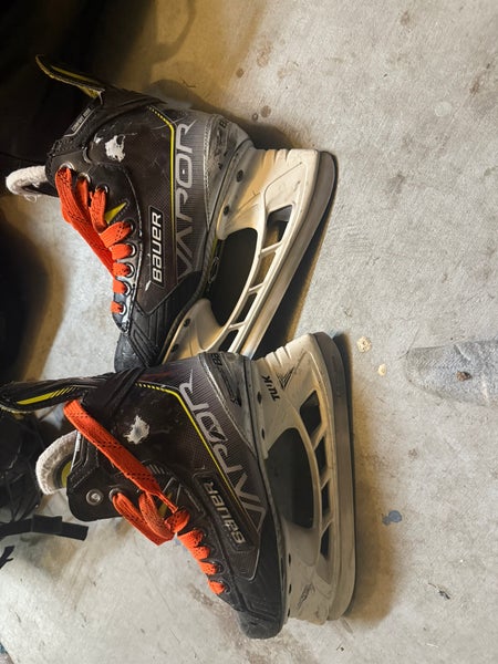 Bauer Vapor X Hockey Skates Size 3 (Used)