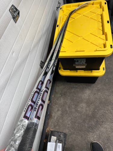 Intermediate Bauer Vapor Hyperlite 2 Left Hand Hockey Stick P28 (Used)