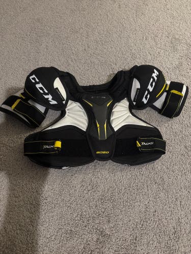 Small Junior CCM Tacks 9060 Shoulder Pads (Used)