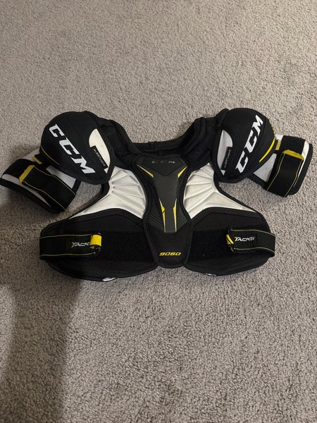 Small Junior CCM Tacks 9060 Shoulder Pads (Used)