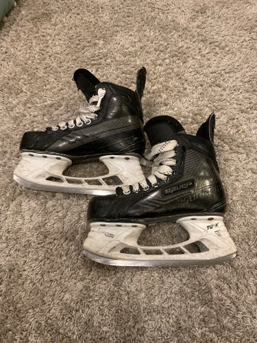 Bauer Supreme 160 Hockey Skates Size 2 (Used)