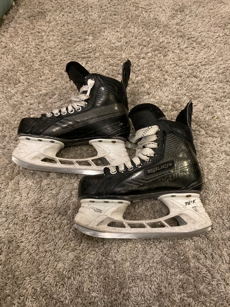 Bauer Supreme 160 Hockey Skates Size 2 (Used)