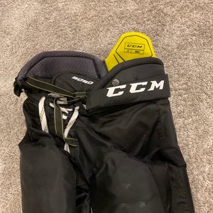 Junior Small CCM Tacks 9060 Hockey Pants (Used)