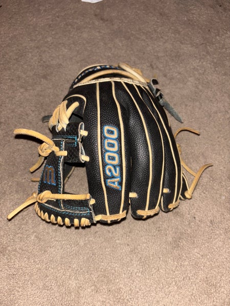 Wilson RH Infield A2000 Baseball Glove 11.5" (Used)