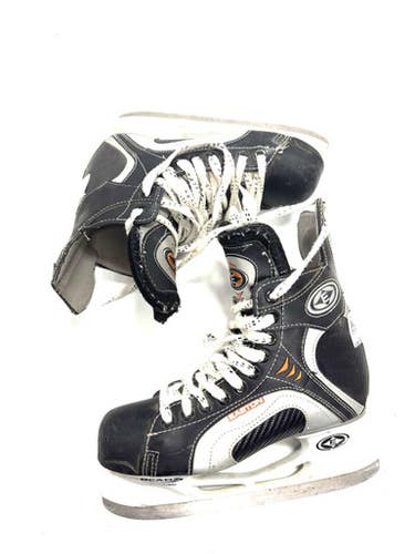 Used Easton SYNERGY 200 Intermediate Hockey Skate Intermediate 6.0 11860-S000299283