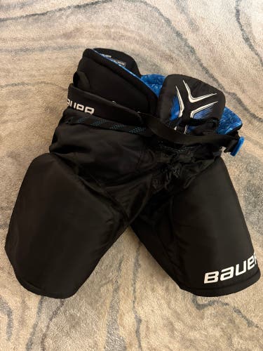 Men's Intermediate Medium Bauer Hockey Pants (Used)
