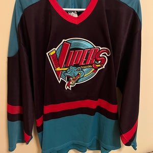 Medium Adult Unisex Bauer Jersey (Used)