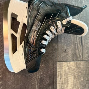 2024 Bauer Hockey Skates Regular Width Size 1.5 (Used)