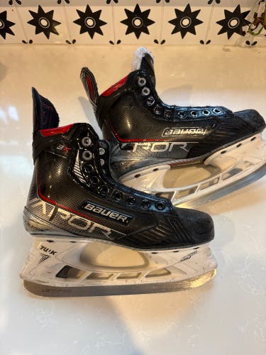 Bauer Vapor 3X Hockey Skates Regular Width Size 4 (Used)