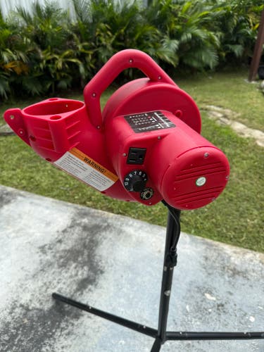 (Used)baseball pitching machine