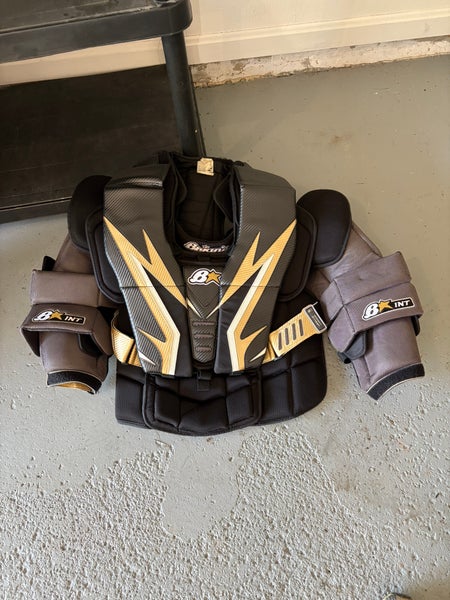 Medium 2023 Brian's Bstar Goalie Chest Protector (Used)
