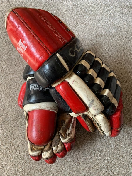 CCM Blackhawks 501105 - Vintage NHL Gloves