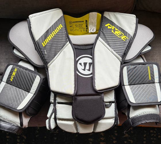 Small / Medium Warrior Ritual X3E Goalie Chest Protector (Used)