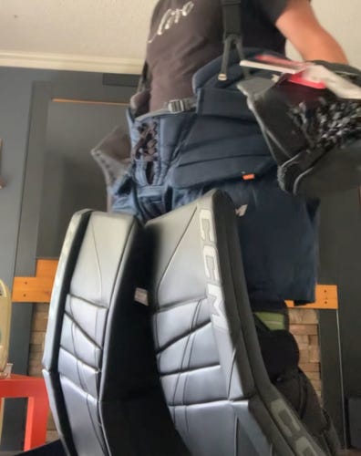 33" + 1.5” CCM Eflex 6.9 Goalie Leg Pads (Used like New)