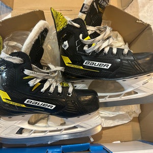 Bauer Supreme M4 Hockey Skates - Used Regular Width Size 3