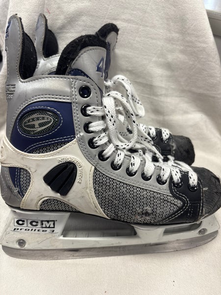 CCM Tacks 452 Hockey Skates Regular Width 6 (Used)