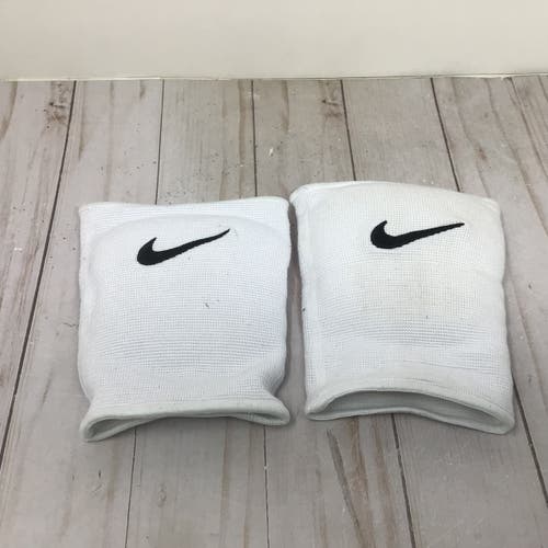 Nike Essential Volleyball Knee Pads Size XS/Small White Bundle of 2 (Gently Used)