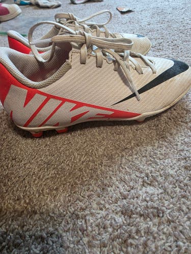 White Kids 2Y (Big Kids / Youth) Nike JR MERCURIAL VAPOR X FG Cleats (Used)