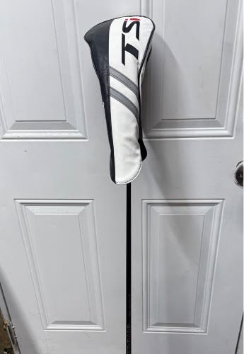 Titleist TSi3 driver with HZRDUS smoke 6.0 shaft with New Golf Pride grip