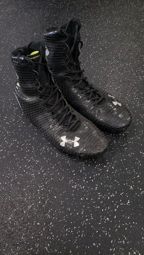 Used Under Armour Adult FB Cleats Black Senior 16 11849-S000032598