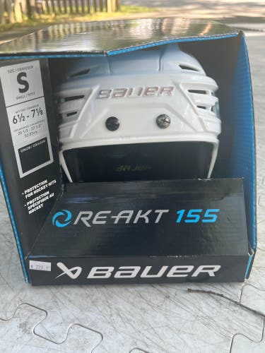 Small Bauer Re-Akt 155 Helmet (Used)