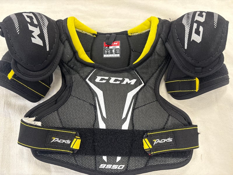 Large Youth CCM Tacks 9550 Shoulder Pads (Used)