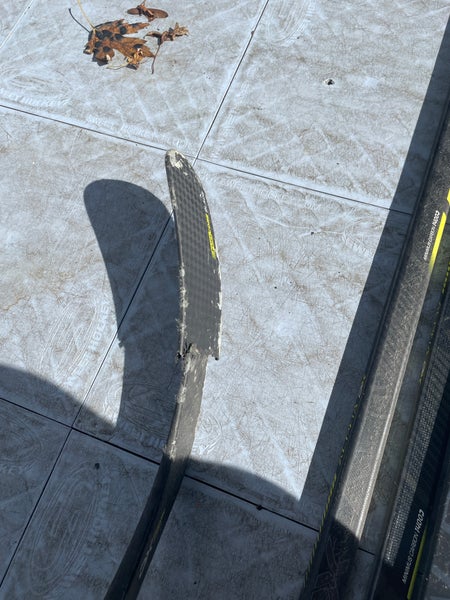 *Broken*Senior Warrior Alpha DX Right Handed Hockey Stick W03 (Used)