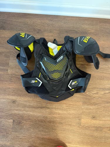 Large Intermediate Bauer Supreme 3S Shoulder Pads (Used)