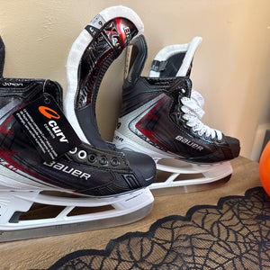 2024 Bauer Vapor FLY40 Hockey Skates Wide Width 6 (New)