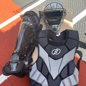 FORCE3 PRO GEAR CATCHER'S SET | XS3® PRO CATCHER'S HELMET, CHEST PROTECTOR AND LEG GUARDS