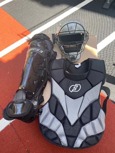 FORCE3 PRO GEAR CATCHER'S SET | XS3® PRO CATCHER'S HELMET, CHEST PROTECTOR AND LEG GUARDS