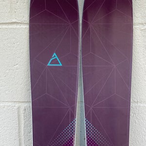 MINT CONDITION Women's Renoun Earhart 88 163 cm Skis With Bindings | Max DIN 13