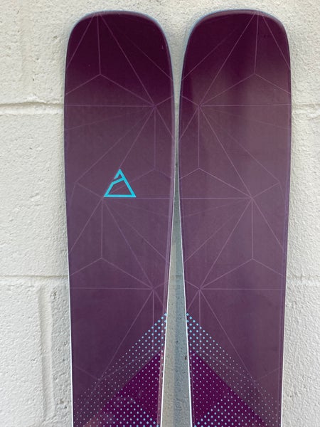 MINT CONDITION Women's Renoun Earhart 88 163 cm Skis With Bindings | Max DIN 13